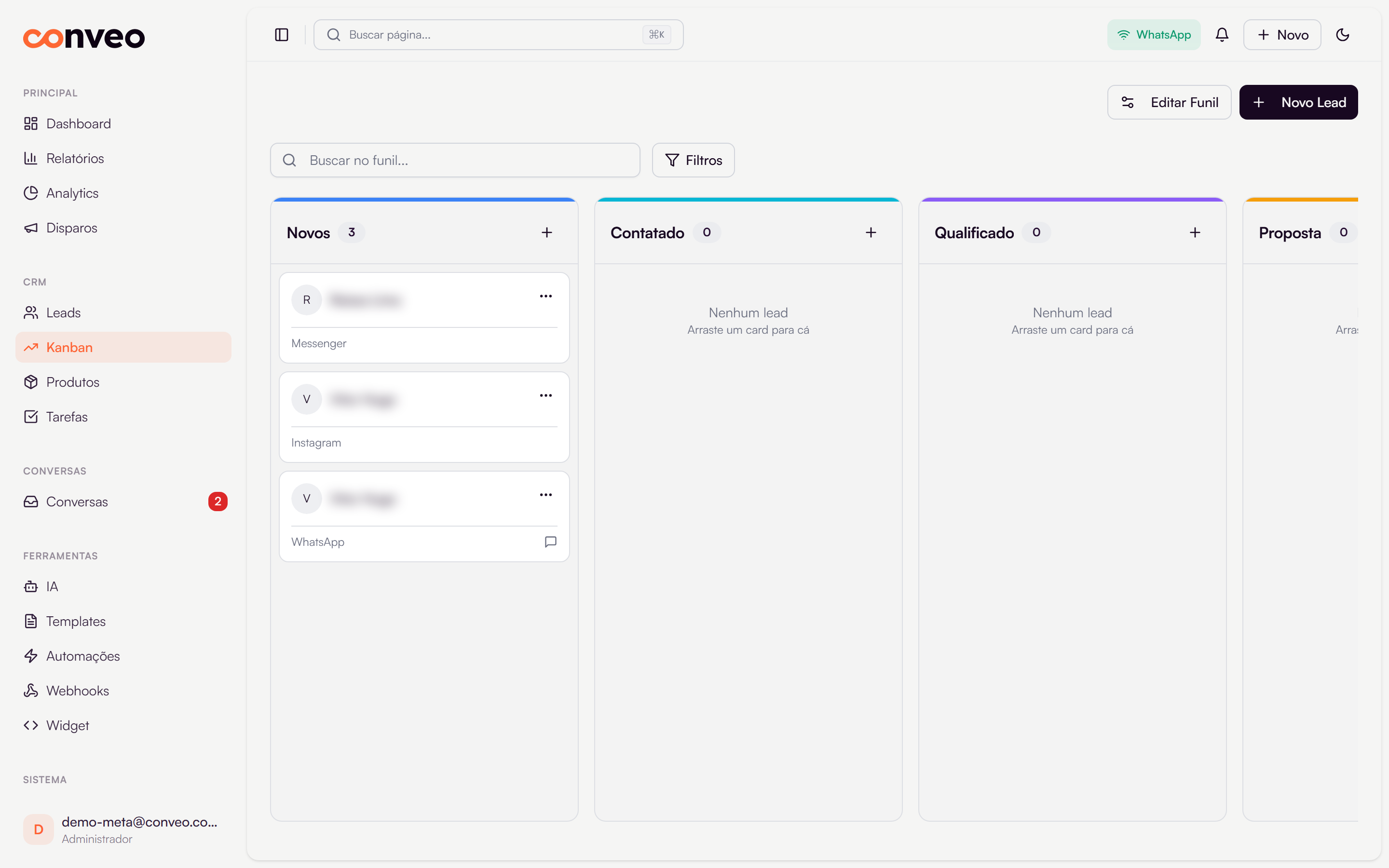 Funil de vendas em Kanban da Conveo com leads de WhatsApp, Instagram e Messenger